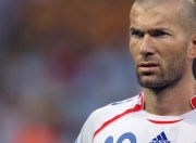 熊猫体育官方-鹈鹕防线锁死新疆，小贾伦英超封神，两大唯一性瞬间，改写了篮球与足球的剧本