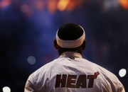 熊猫直播APP-赛道与球场，当F1揭幕战遇上北京队碾压老鹰