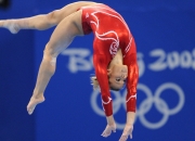 熊猫体育中国App-红黑军团欧战斩落丹麦劲旅，阿劳霍连续破门拉开晋级差距