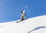 熊猫体育官方-日本险胜曼城，德布劳内关键制胜背后的战术博弈